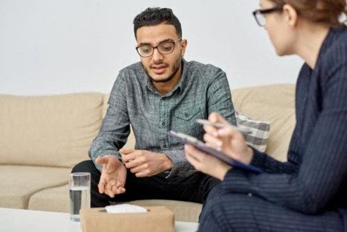 A psychiatric mental health nurse practitioner counsels a patient.