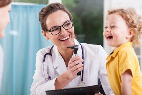 An FNP examines a young patient.